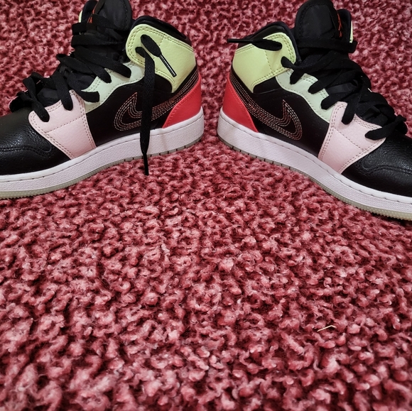 Air Jordan 1 black, pink, red, and mint green color. - Picture 2 of 4